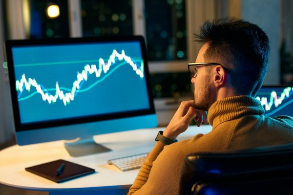 Cryptomonnaies ou actions dans quel actif investir: guide pratique